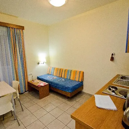Stella 3* Pefki